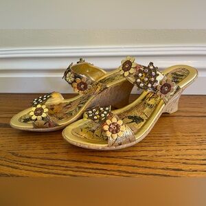 Dezario Strappy Gold Sandal with Crystal Swarovski Embellishments NWT 10